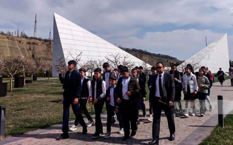 a4cebc90-fe89-3903-a30a-14b933c30aba_850