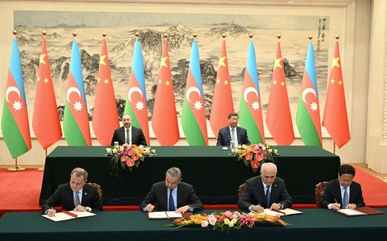 e9e57f0b-d19a-352b-847a-be42ce9a2109_850