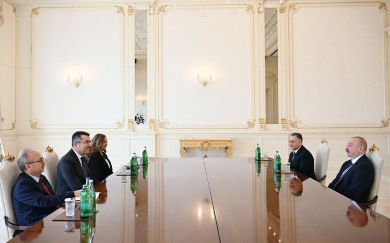 45c01b33-2707-31c4-acc4-3adbe28a4c5f_850