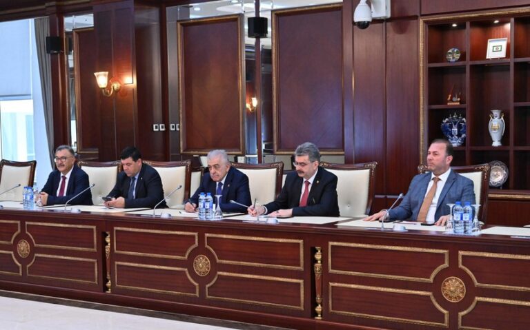 56824ffc-89ba-39cd-8e4b-12d54eec5427_850