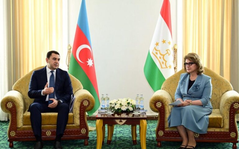 82fd4c74-a15b-3fc1-aa52-8e31700b47dc_850