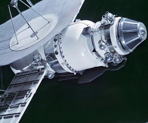 8810475_01145527_8808987_30211448_cosmos_482_1