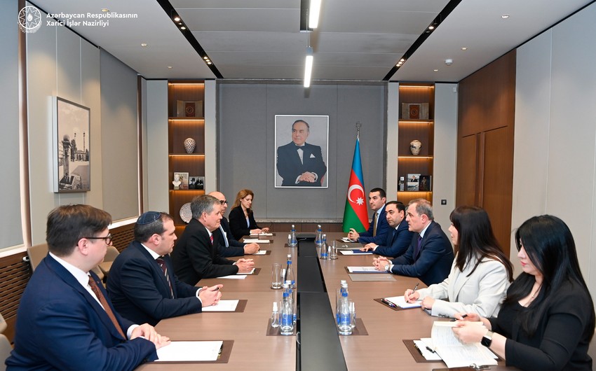 e1b82440-af70-33d3-81da-a9c1ed34117b_850