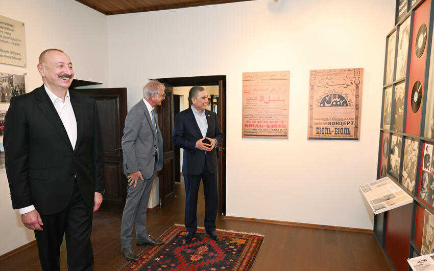 17527462412635326946