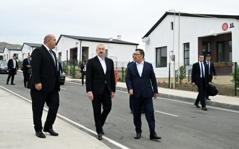az-kırqız