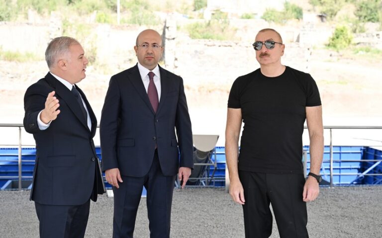 34e1736d-4c2c-38d9-be85-3acc6332dd42_850