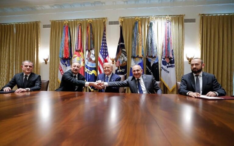 6a8941f3-4c73-3189-aaad-cbfdbda54370_850