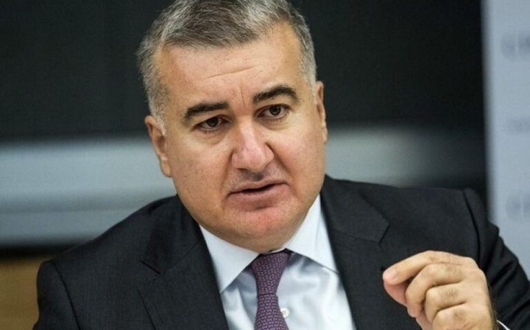 a1f76383-d91b-3dfa-8fbf-0d9c3acc1bc9_850