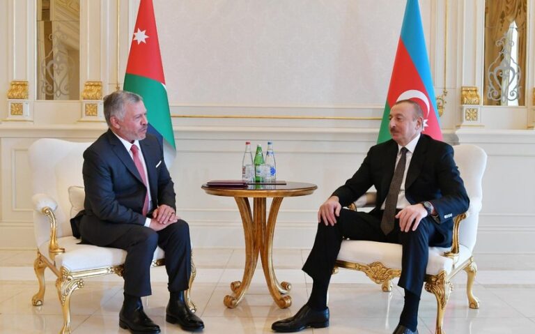 e8641bd3-c2c1-3edc-9d0f-148db4f5a44a_850 (1)