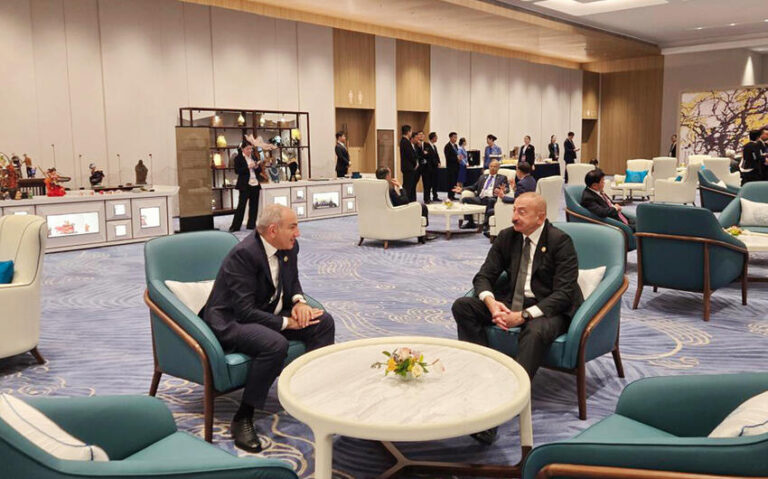 17567163111350647779