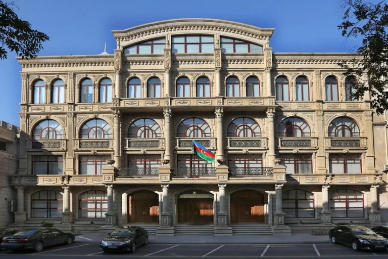 44318042-cc4f-3e0a-b3ac-6ecb5ee1d0ef_825