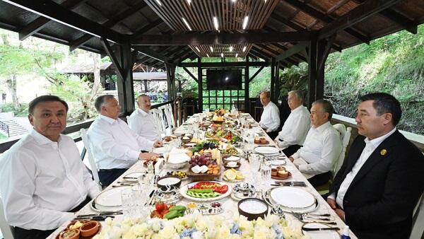 eliyev-tdt-liderleri-ziyafet