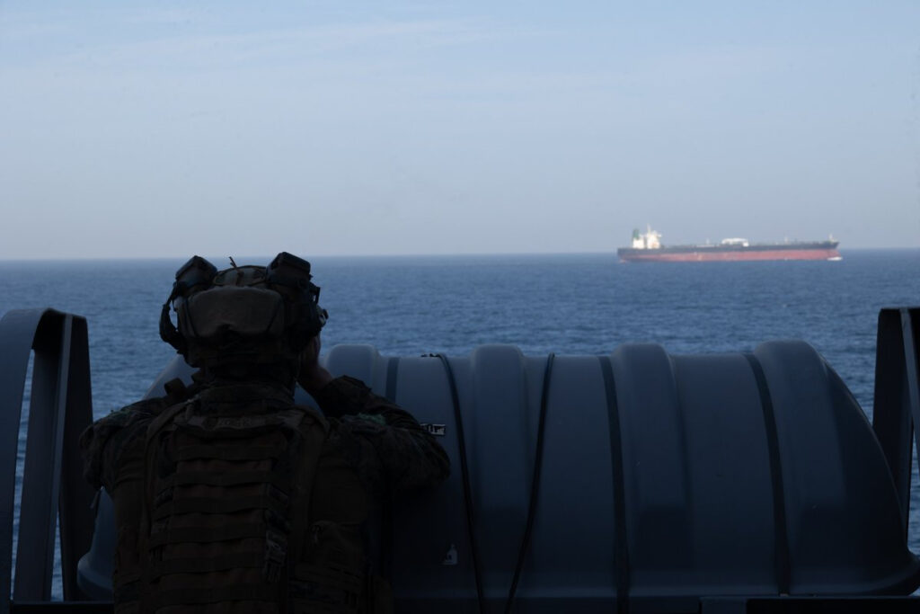 hormuz_ship