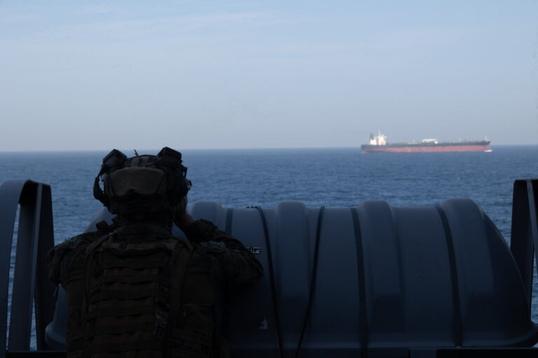hormuz_ship