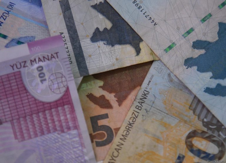 manat_02